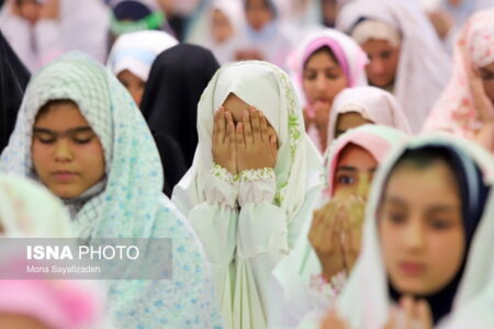 جشن شکرگزاری روزه‌اولی‌ها ویژه دانش آموزان دختر در کرمان برگزار شد