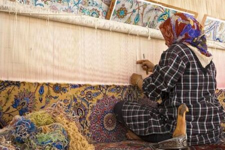 آموزش رایگان هنرجویان و بافندگان فرش دستباف در جنوب کرمان