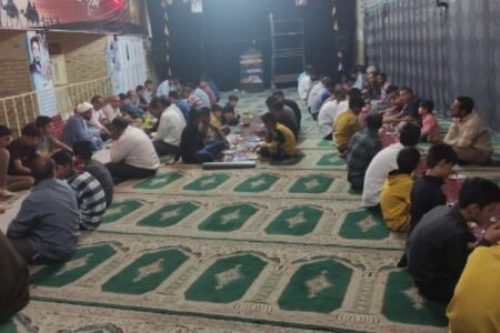 ضیافت سفره افطاری در مسجد جامع عنبرآباد