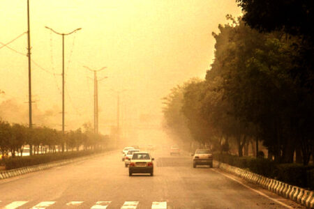 آسمان استان کرمان همچنان غبارآلود می‌ماند