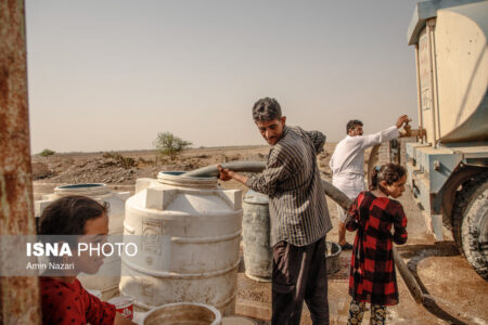 آبرسانی به روستاهای محروم و عشایرنشین شهرستان قلعه‌گنج توسط هلال احمر