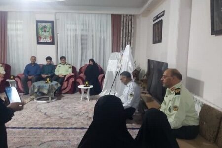فرمانده فراجا با خانواده سردارشهید علی برزگرپور در کرمان دیدار کرد