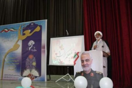 معلمان سنگربانان علم و دانش ایران اسلامی هستند