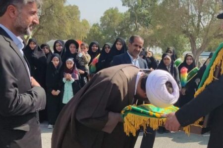 استقبال گسترده مردم شهرستان کهنوج از پرچم حرم و خادمین رضوی