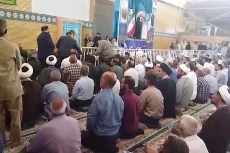جمع کردن نرده‌ها در نماز جمعه رفسنجان با دستور رئیس‌جمهور