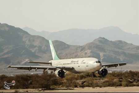فرود اضطراری ‌هواپیمای‌ تاجیکستانی در کرمان/ دو خواهر دچار افت شدید فشار شدند