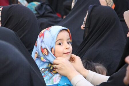حجاب، به حفظ اخلاق در جامعه کمک می‌کند