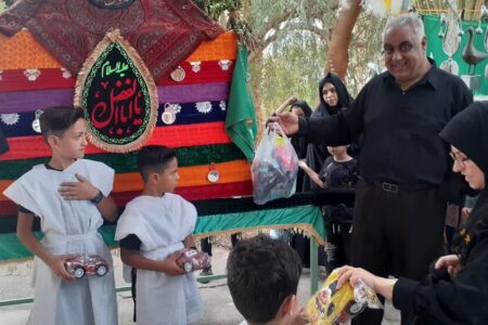 ۱۰۰۰ اسباب‌بازی به کودکان عزادار در شهداد کرمان اهدا شد