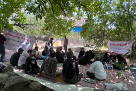 اردوی یک روزه ویزیت رایگان بیماران در مناطق صعب‌العبور روستای امجز عنبرآباد برگزار شد