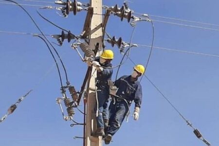قطعی برق به دلیل سقوط ۲ دکل شبکه انتقال رودبار به قلعه‌گنج