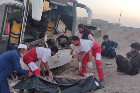 ۲۷ مصدوم و یک فوتی در پی انحراف اتوبوس در محور ریگان به ایرانشهر