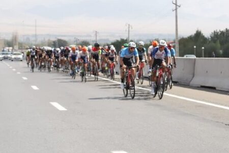 مسابقه دوچرخه سواری جایزه بزرگ شهید سلیمانی در کرمان برگزار شد
