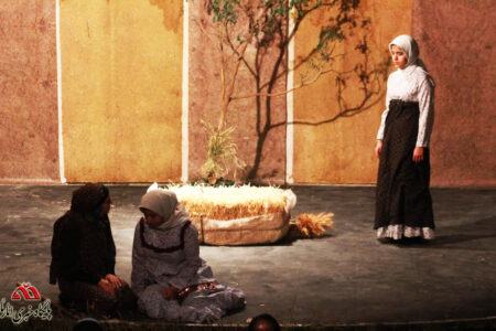 دهمین شب اجرای تئاتر“ بی بی بیگم دختر شهر آفتاب ” در سالن آمفی تئاتر کتابخانه شهید باهنر انار