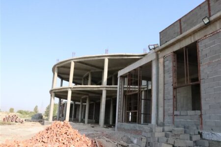 آخرین وعده مسئولان برای افتتاح تنها بیمارستان عنبرآباد/ آیا طلسم ۱۰ ساله شکسته می‌شود
