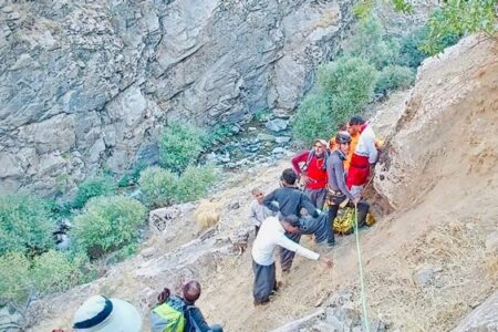 تلاش ۸ ساعته نیروهای هلال‌احمر برای نجات مرد ۶۵ ساله در ارتفاعات ارزوئیه کرمان