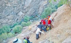 تلاش ۸ ساعته نیروهای هلال‌احمر برای نجات مرد ۶۵ ساله در ارتفاعات ارزوئیه کرمان