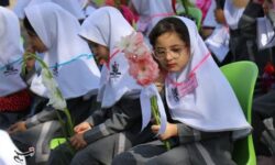 بیش از ۷۷۰۰۰ دانش آموز کلاس اولی استان کرمان نخستین روز مدرسه خود را تجربه کردند + تصویر