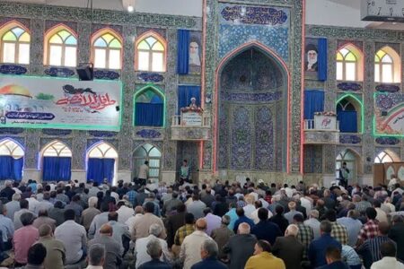 امام جمعه کرمان: حماس پشت میز آتش‌بس نشست و خط جهاد، شهادت و مردانگی پیروز شد