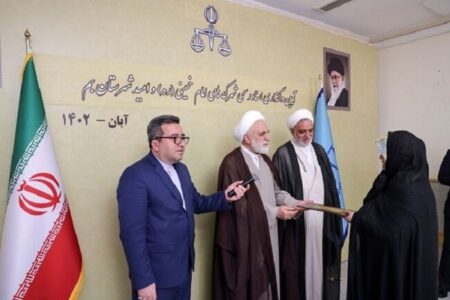 رییس قوه قضاییه سند مالکیت مالکین شهرک امام خمینی بم را اهدا کرد