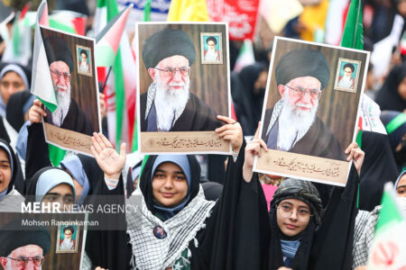 حضور گسترده دانش آموزان کرمانی در راهپیمایی ۱۳ آبان