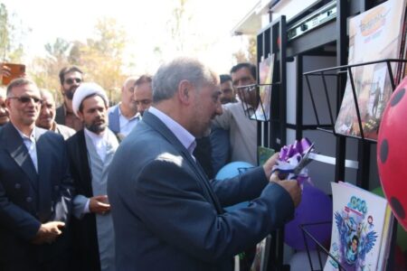 نخستین کتابخانه سیار استان کرمان در رفسنجان افتتاح شد
