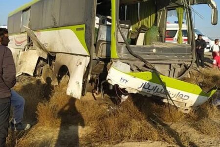 واژگونی اتوبوس در محور سیرجان – شیراز، ۱۳ مصدوم بر جا گذاشت