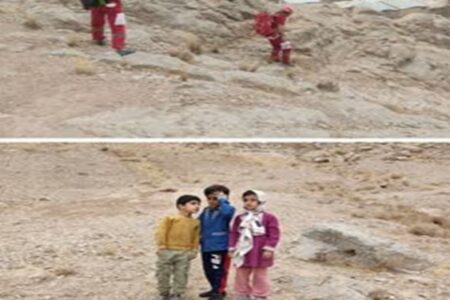 نجات ۳ کودک گرفتار در کوه‌های کرمان توسط امدادگران هلال‌احمر