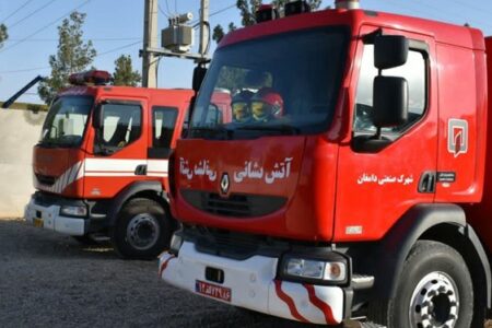 اطفای آتش‌سوزی گسترده ناشی از سوخت قاچاق در کرمان