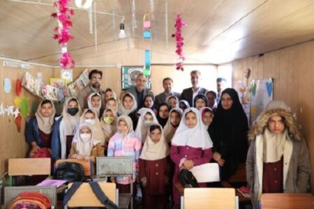 مدیرکل آموزش و پرورش کرمان با نامه‌ دانش‌آموزان راهی مدرسه شد