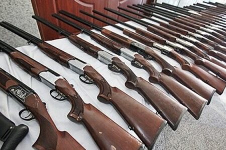 کشف ۲۰ قبضه سلاح غیرمجاز در شهربابک، ۳ متهم دستگیر شدند