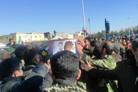 فیلم| ورود پیکر مداح شهید «عادل رضایی» به مصلی کرمان