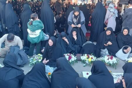 مراسم هفتمین روز شهداء حادثه تروریستی کرمان رنگ انتقام گرفت
