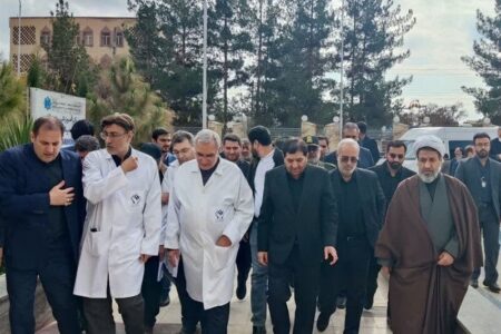 عیادت «مخبر» از مجروحان حادثه تروریستی کرمان در بیمارستان باهنر