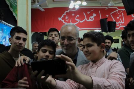 استاندار کرمان در جمع دانش‌آموزان معتکف حضور یافت