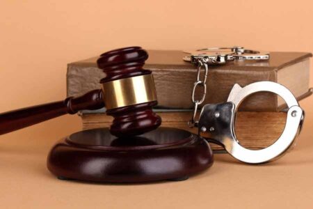 بازداشت ۳ کلاهبردار در پرونده فروش غیرقانونی زمین‌های دولتی بم