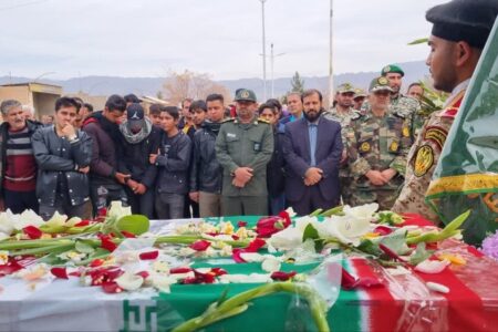 پیکر مهدی جعفری از سربازان ارتش در زرند تشییع و تدفین شد