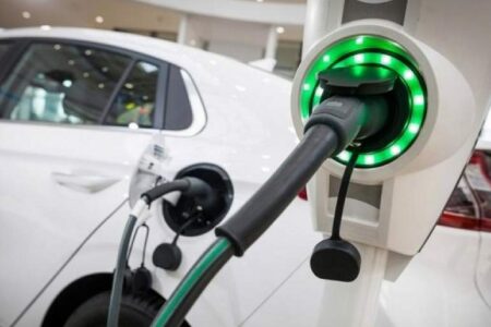 لزوم تخصیص یک درصد از سرمایه‌گذاری‌های نابجا در خودرو به انرژی