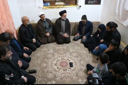 سرکشی نماینده رهبری از خانواده‌های شهدای انفجار تروریستی کرمان+ تصاویر