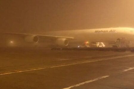 تأخیر پروازها از فرودگاه کرمان به‌دلیل گردو خاک و وزش باد شدید