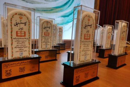 اولین رویداد ادبی ـ هنری «عمود ۱۳» در دانشگاه باهنر کرمان برگزار شد