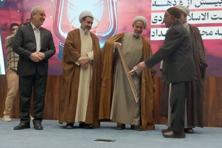 مراسم پاسداشت ۴ دهه خدمات امام جمعه شهداد در کرمان برگزار شد