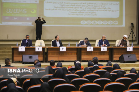 گزارش ایسنا از دومین مناظره انتخاباتی کاندیداهای کرمان و راور