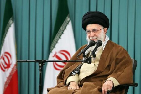 امام خامنه‌ای: بزرگترین و مبارک‌ترین حادثه تاریخ بعثت پیامبر اعظم است