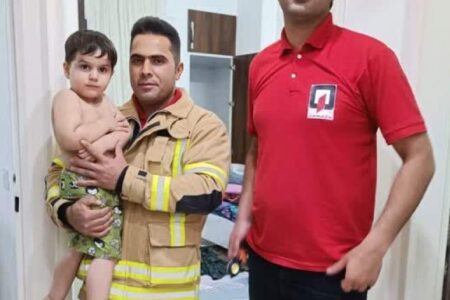 کودکان محبوس در اتاق توسط آتش‌نشانان نجات یافتند