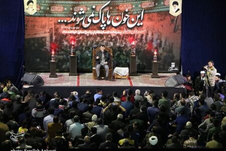 اجتماع هیئت‌های مذهبی در اربعین شهدای انفجار تروریستی کرمان + تصویر