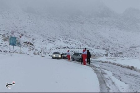 امدادرسانی هلال احمر کرمان به بیش از ۱۳۰۰ نفر حادثه دیده در برف و کولاک + تصویر