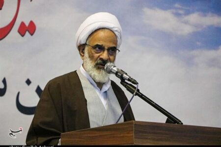 نماینده ولی فقیه در سپاه: ملت ما ایران موضع انقلابی گرفتار تردید نمی‌شود