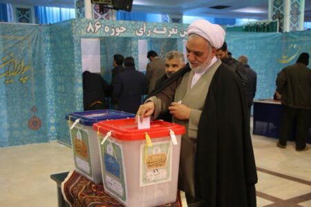 انتخابات در کرمان با آرامش و امنیت کامل در حال برگزاری است