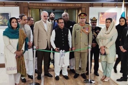 برپائی نمایشگاه عکس به مناسبت روز ملی پاکستان در برج آزادی
