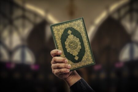 جستاری پیرامون انسانیت در قرآن و روایات